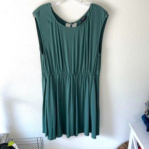 Torrid sleeveless green tunic size 00